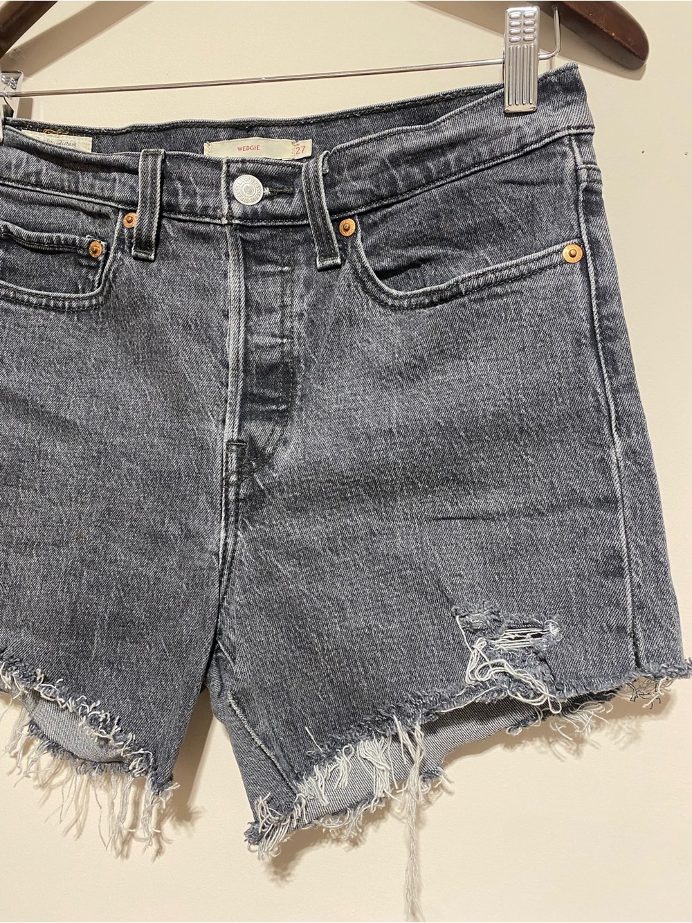 Levi’s Wedgie Denim Jean Shorts Black Big E Premium Button Fly Frayed Size 27 - Picture 3 of 10